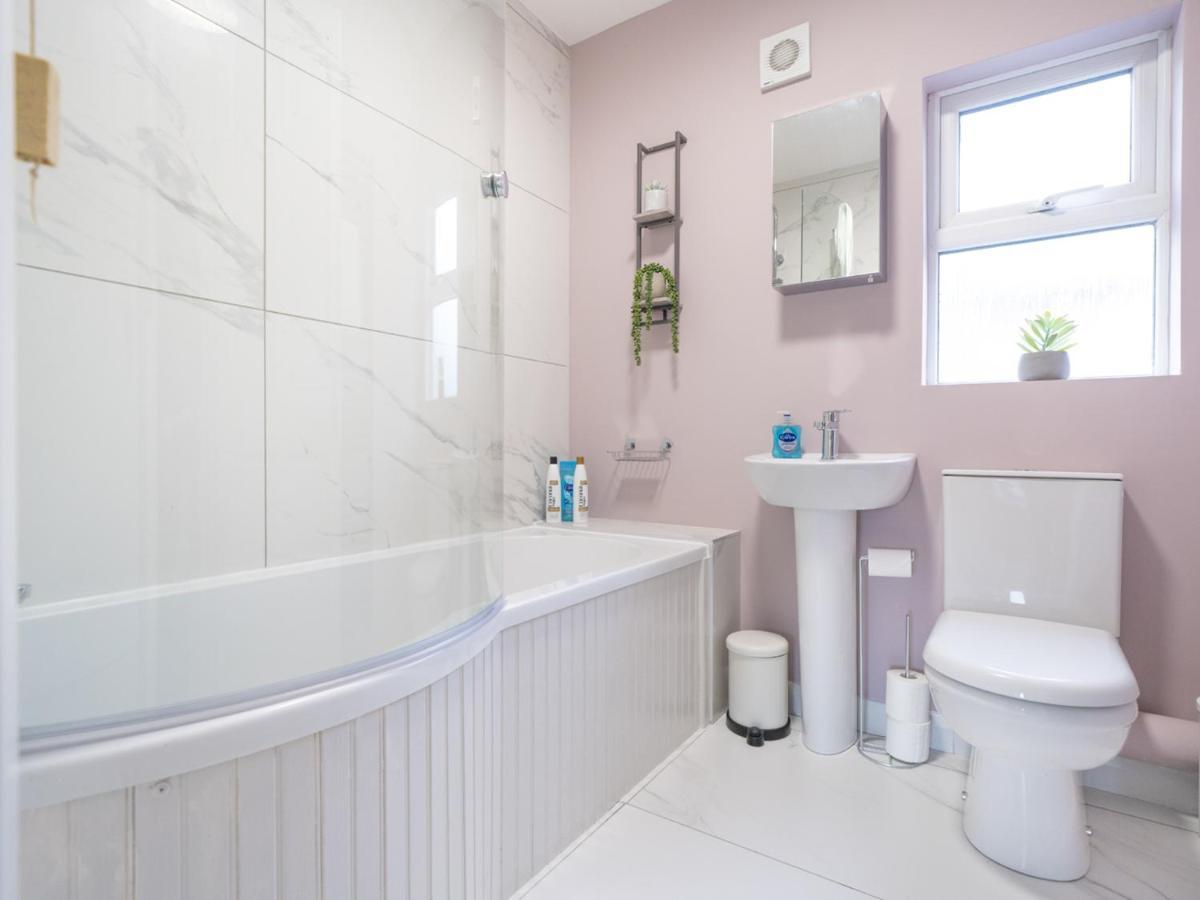 Pass The Keys 58 Lw Ave Stunning 2Br Terrace Top Location Lots Nearby 贝尔法斯特 外观 照片